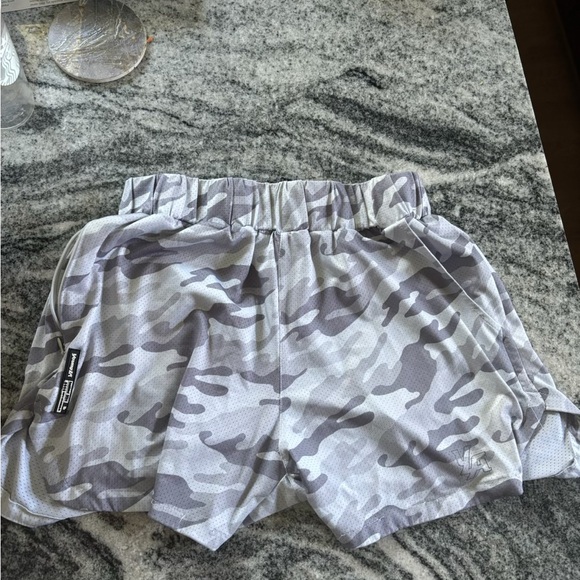 Young LA Camo Shorts - Picture 1 of 4